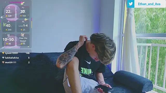 Snapshot of ethan_and_ava chatting on 10.12.25 ethan and ava online show from 10.12.25