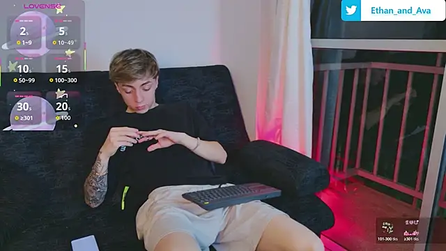 Snapshot of ethan_and_ava chatting on 10.27.25 ethan and ava online show from 10.27.25