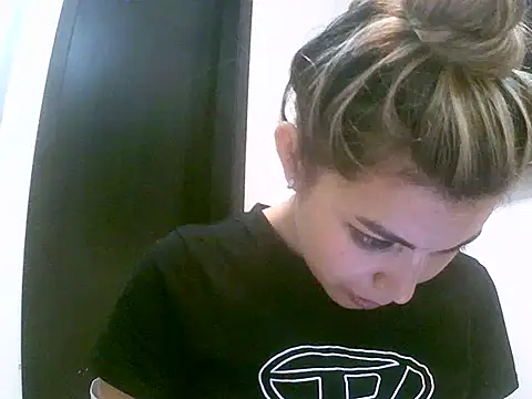 Snapshot of VittoriaTaylor chatting on 04.03.26 VittoriaTaylor online show from 04.03.26