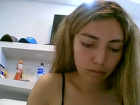 Snapshot of VittoriaTaylor chatting on 04.18.26 VittoriaTaylor online show from 04.18.26