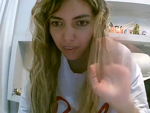 Snapshot of VittoriaTaylor chatting on 05.06.26 VittoriaTaylor online show from 05.06.26