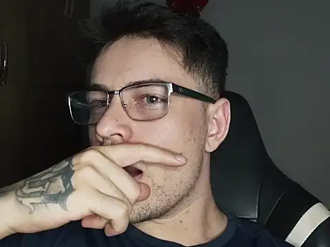 Snapshot of Dyllan__ chatting on 10.11.25 Dyllan online show from 10.11.25