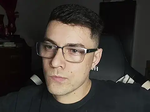 Snapshot of Dyllan__ chatting on 10.20.25 Dyllan online show from 10.20.25