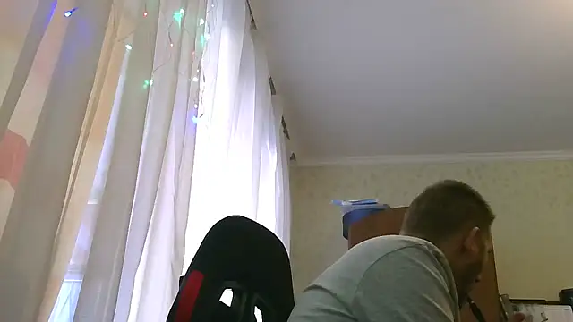 Snapshot of HunterOnBoobs chatting on 02.24.25 HunterOnBoobs online show from 02.24.25