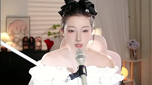 Dou-Dou-er online show from 10.17.25