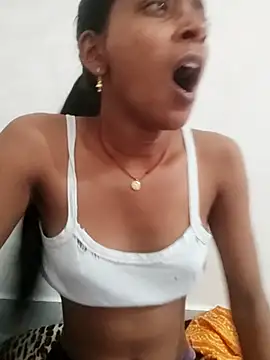 Snapshot of Divya-2007 chatting on 11.11.25 Divya-2007 online show from 11.11.25