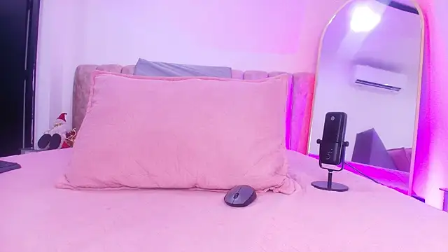 Auroraa miller online show from 12.02.25