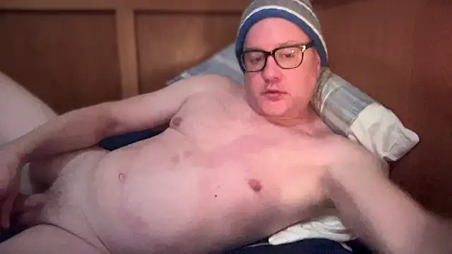 Snapshot of __DR3W__ chatting on 11.20.25 DR3W online show from 11.20.25