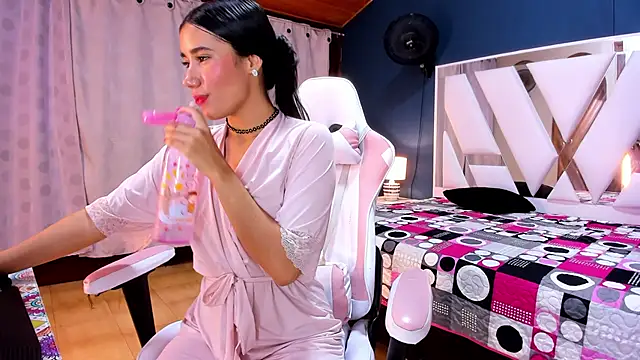 Alondra Cutie online show from 02.22.25