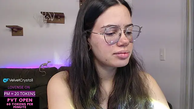 crystalll room online show from 10.10.25