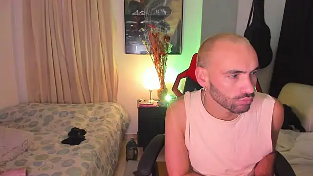 Snapshot of darkdesire_01 chatting on 01.19.25 darkdesire 01 online show from 01.19.25