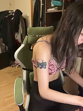 mollyEXD online show from 12.18.25