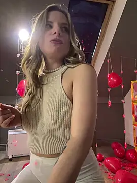 Snapshot of LanaSparks chatting on 02.19.25 LanaSparks online show from 02.19.25