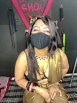 Snapshot of YourSuperTanya chatting on 11.07.25 YourSuperTanya online show from 11.07.25