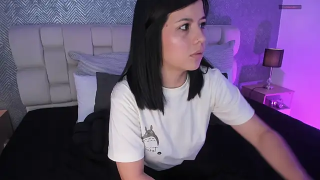 Snapshot of ah_mara_ chatting on 02.13.25 ah mara online show from 02.13.25