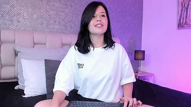 Snapshot of ah_mara_ chatting on 02.15.25 ah mara online show from 02.15.25