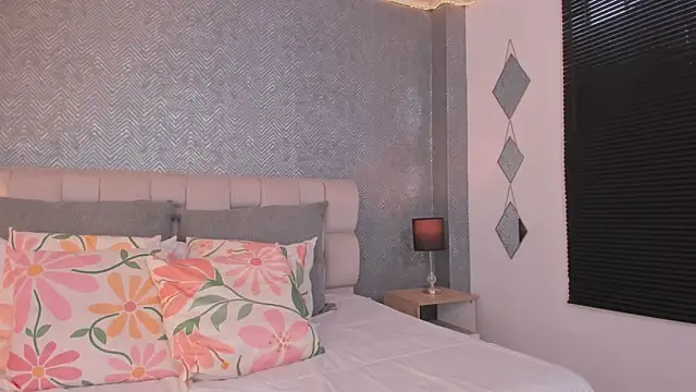 Snapshot of ah_mara_ chatting on 09.26.25 ah mara online show from 09.26.25