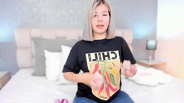 Snapshot of ah_mara_ chatting on 12.03.25 ah mara online show from 12.03.25