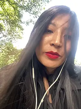 hannah howeell   online show from 02.26.25