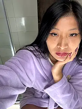 hannah howeell   online show from 11.12.25