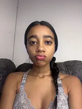 Zoe Sweett18 online show from 02.25.26