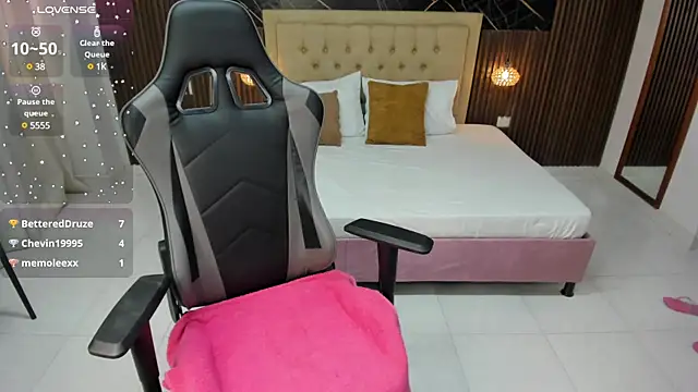 Snapshot of Lolly_18 chatting on 02.04.25 Lolly 18 online show from 02.04.25