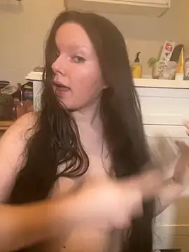 Snapshot of VenusandIppy chatting on 10.16.25 VenusandIppy online show from 10.16.25