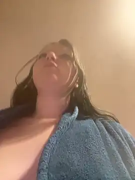 Snapshot of VenusandIppy chatting on 10.17.25 VenusandIppy online show from 10.17.25