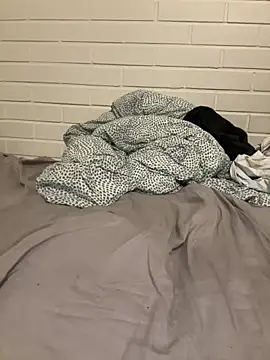 Snapshot of VenusandIppy chatting on 11.23.25 VenusandIppy online show from 11.23.25