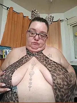 diosacurvy1984 online show from 02.17.26