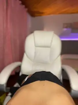 Sofia18 pinkk online show from 02.13.25