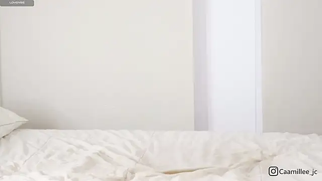 caamillee  online show from 02.25.26