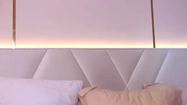 KiraBarlows online show from 03.07.25