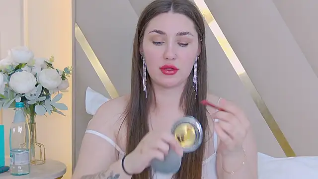 KiraBarlows online show from 09.10.25