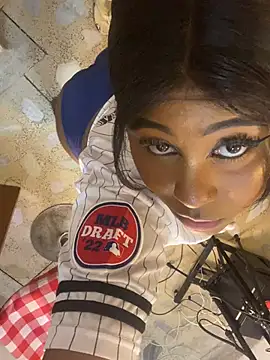 Snapshot of yelicampbell chatting on 03.10.25 yelicampbell online show from 03.10.25