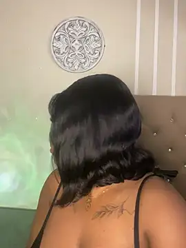 Snapshot of yelicampbell chatting on 03.11.25 yelicampbell online show from 03.11.25