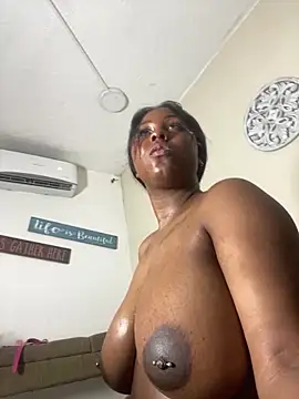 Snapshot of yelicampbell chatting on 03.13.25 yelicampbell online show from 03.13.25