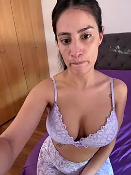 Snapshot of Putitatease chatting on 10.04.25 Putitatease online show from 10.04.25