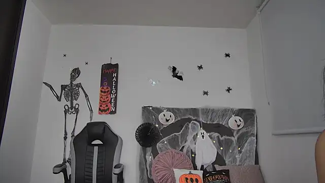 AmandaBrooks 18 online show from 10.16.25