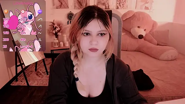 Snapshot of DiaAngell chatting on 05.19.26 DiaAngell online show from 05.19.26