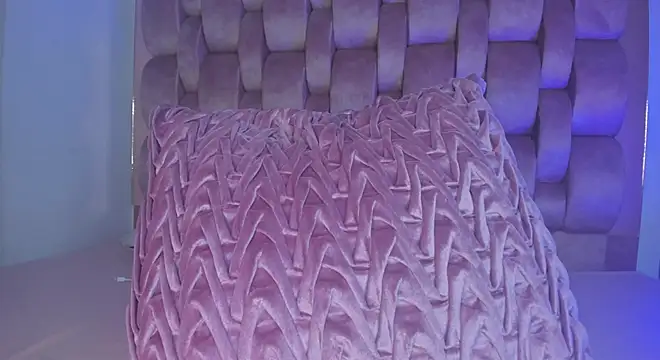 cutte hanna18 online show from 02.15.25