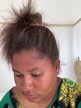 Snapshot of madell chatting on 01.20.25 madell online show from 01.20.25