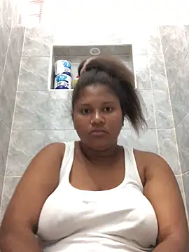 Snapshot of madell chatting on 01.21.25 madell online show from 01.21.25