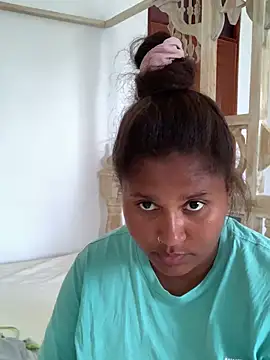 Snapshot of madell chatting on 01.24.25 madell online show from 01.24.25