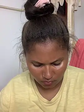 Snapshot of madell chatting on 01.25.25 madell online show from 01.25.25