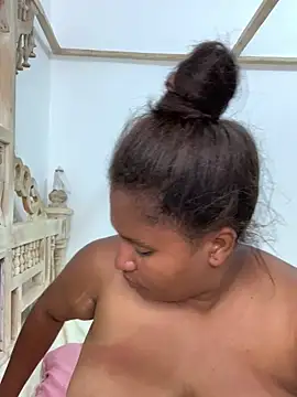 Snapshot of madell chatting on 01.27.25 madell online show from 01.27.25