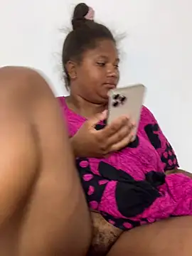 Snapshot of madell chatting on 01.29.25 madell online show from 01.29.25