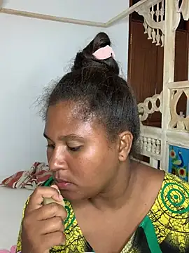 Snapshot of madell chatting on 02.05.25 madell online show from 02.05.25