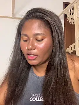 Snapshot of madell chatting on 02.16.25 madell online show from 02.16.25