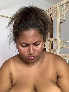 Snapshot of madell chatting on 02.25.25 madell online show from 02.25.25